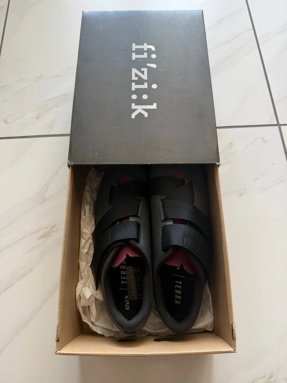 Fizik Men's Black Cycling Shoes with Grape Accents 41.5 EU